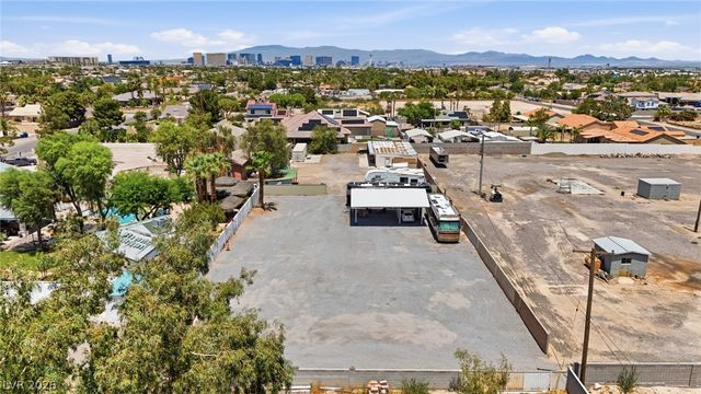 7996 La Cienega Street, Las Vegas, NV 89123