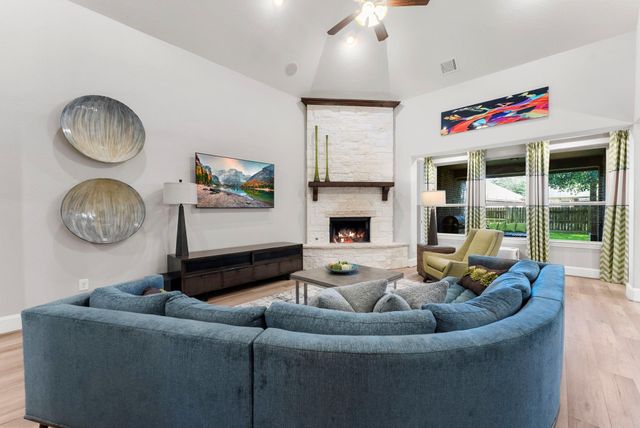 102 Madeline Lane, Montgomery, TX 77316