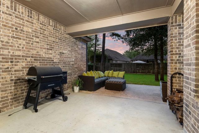 102 Madeline Lane, Montgomery, TX 77316