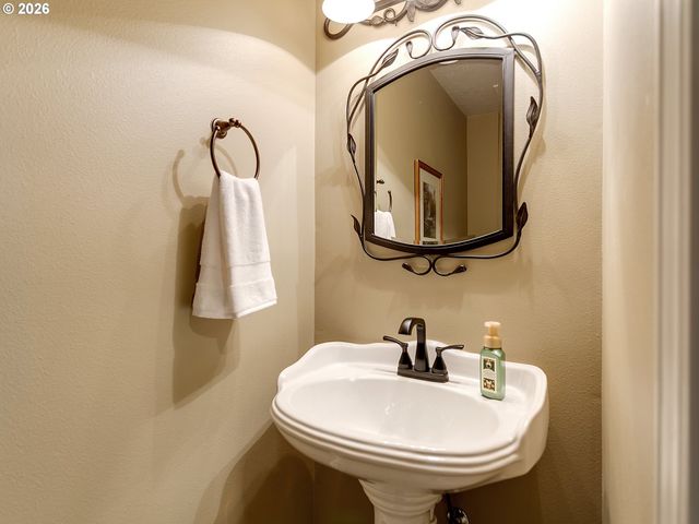 11074 Se WESTCHESTER Ave, Happy Valley, OR 97086