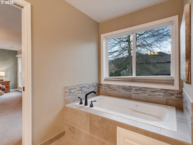 11074 Se WESTCHESTER Ave, Happy Valley, OR 97086