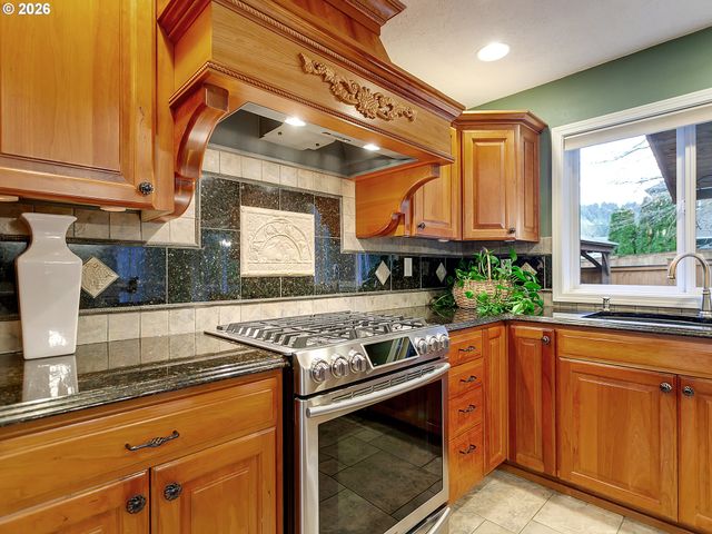 11074 Se WESTCHESTER Ave, Happy Valley, OR 97086