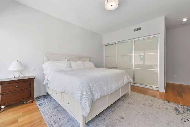 531-533 E 2nd St 201, Boston, MA 02127