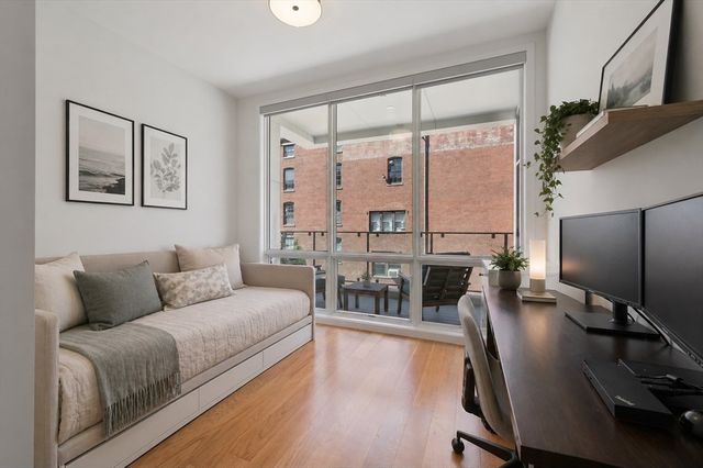 531-533 E 2nd St 201, Boston, MA 02127