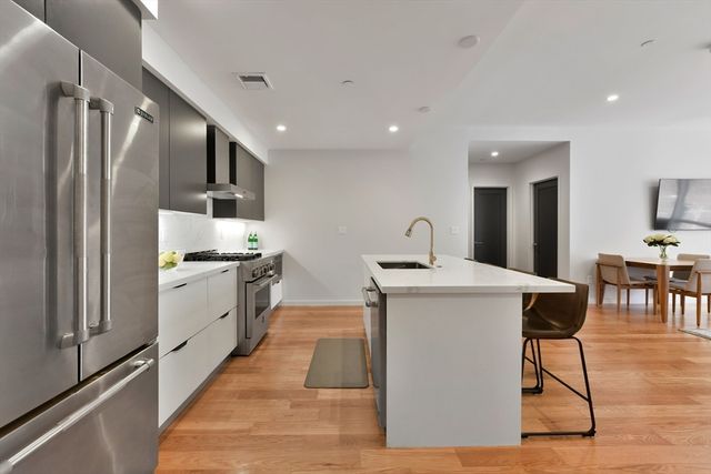 531-533 E 2nd St 201, Boston, MA 02127