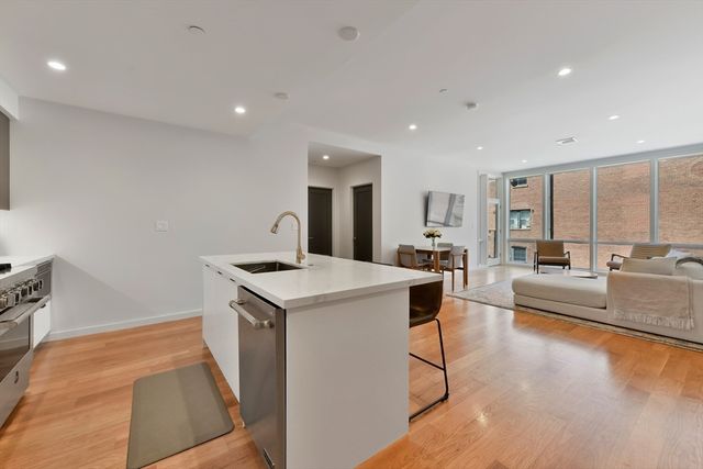 531-533 E 2nd St 201, Boston, MA 02127