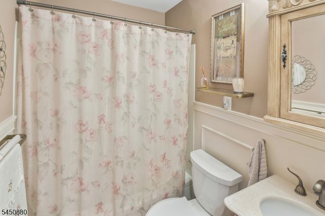 110 Marne Rd, Hopatcong Boro, NJ 07843