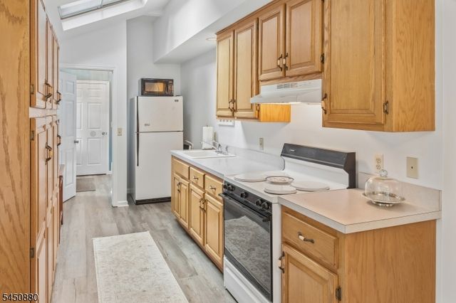 110 Marne Rd, Hopatcong Boro, NJ 07843