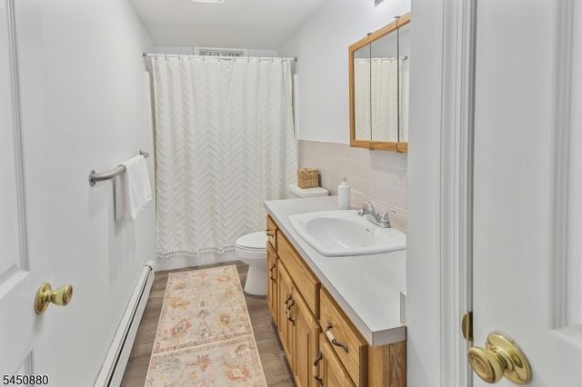 110 Marne Rd, Hopatcong Boro, NJ 07843