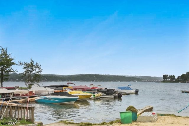 110 Marne Rd, Hopatcong Boro, NJ 07843