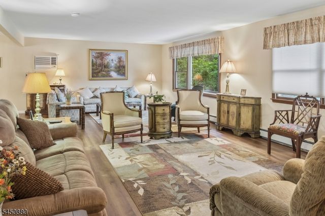110 Marne Rd, Hopatcong Boro, NJ 07843