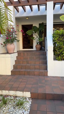 2600 Cardena Street 13, Coral Gables, FL 33134