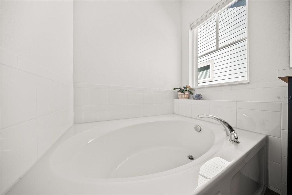 Image 36 of property listing at 13949 HAHN LANE, Orlando, FL 32827