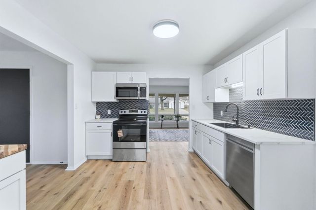 7412 Avalon Drive, Fort Wayne, IN 46819