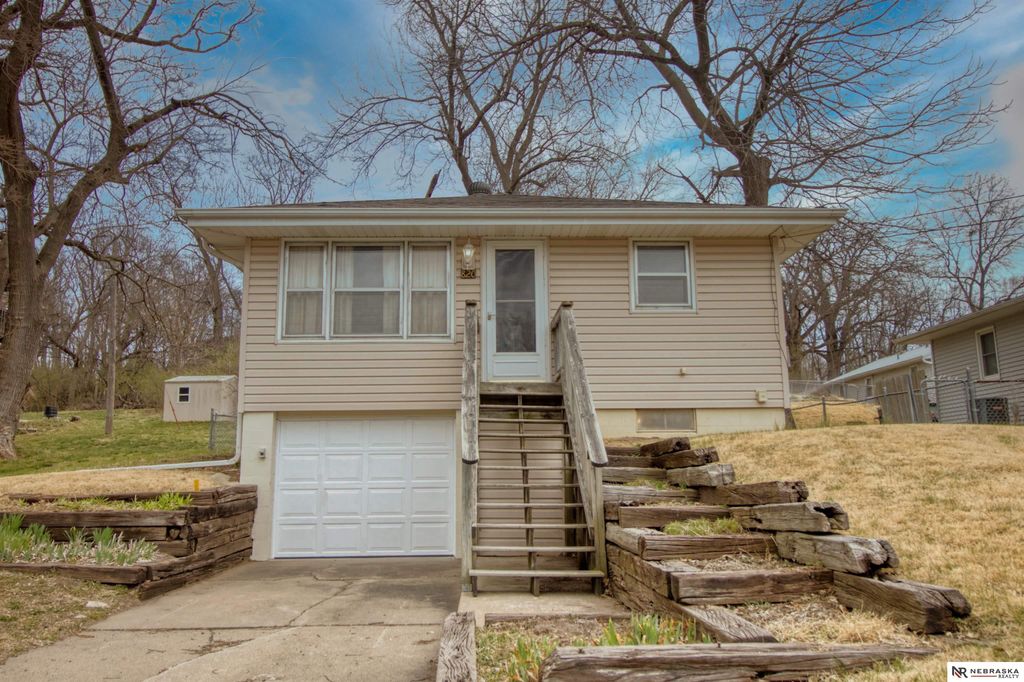 820 Chicago Avenue, Plattsmouth, NE 68048