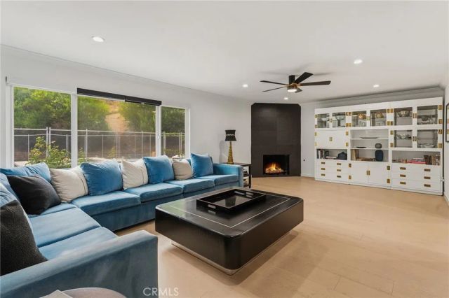 5931 Maury Avenue, Woodland Hills, CA 91367