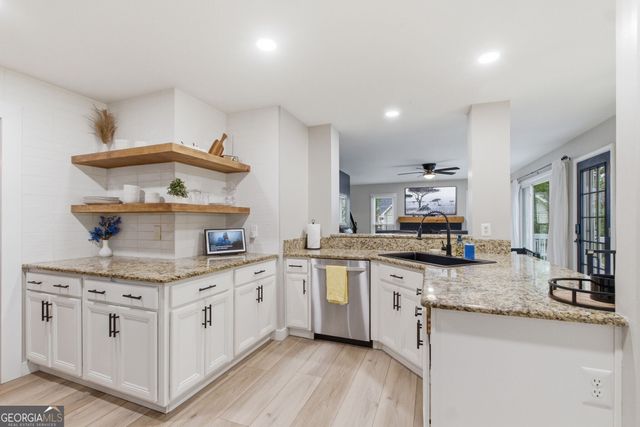128 Lakeview Lane, Hiram, GA 30141