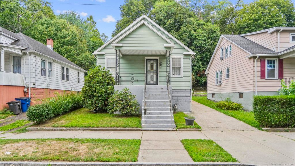 82 Huntington Avenue, New Haven, CT 06512