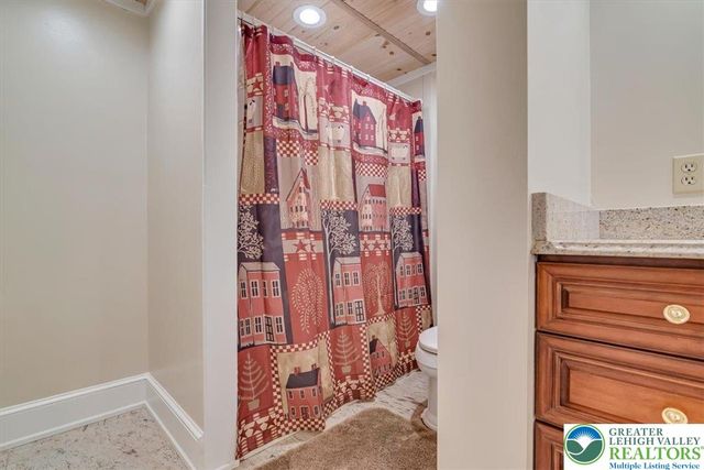 3585 Fairyland Road, Franklin Twp, PA 18235