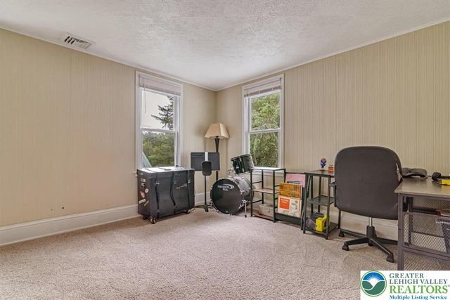 3585 Fairyland Road, Franklin Twp, PA 18235