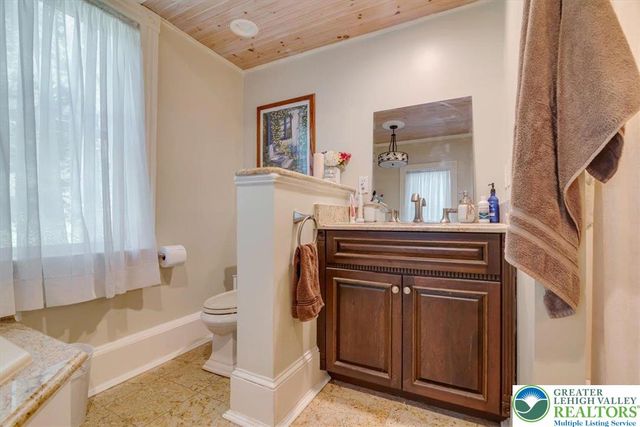 3585 Fairyland Road, Franklin Twp, PA 18235