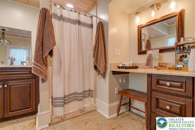 3585 Fairyland Road, Franklin Twp, PA 18235