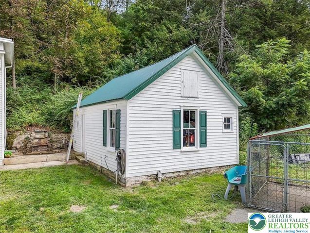 3585 Fairyland Road, Franklin Twp, PA 18235