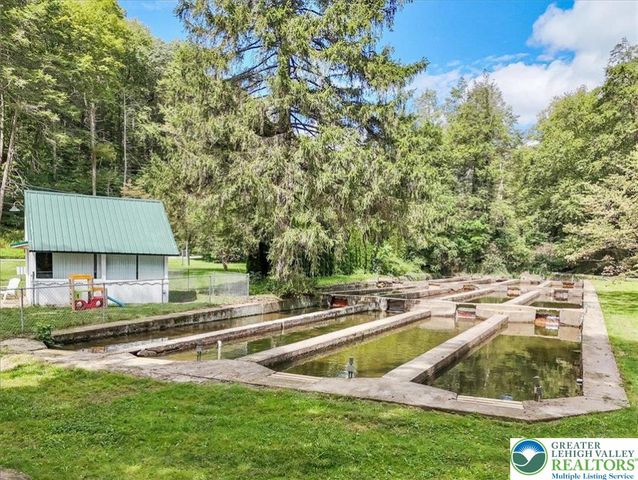 3585 Fairyland Road, Franklin Twp, PA 18235