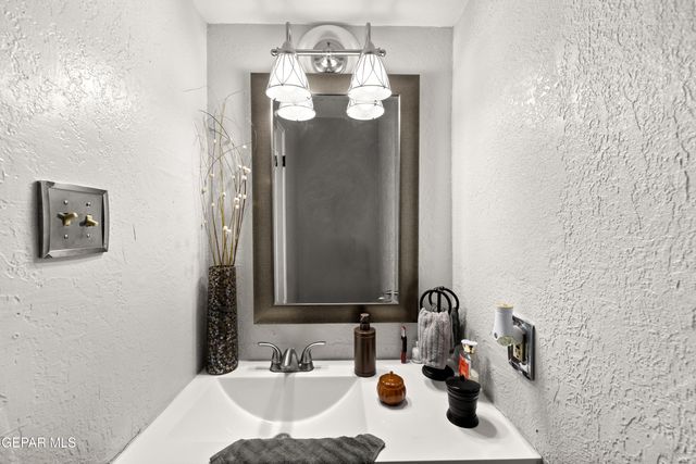 6201 ESCONDIDO Drive 7-C, El Paso, TX 79912