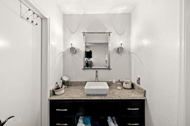 6201 ESCONDIDO Drive 7-C, El Paso, TX 79912