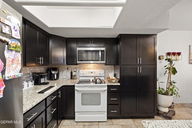 6201 ESCONDIDO Drive 7-C, El Paso, TX 79912