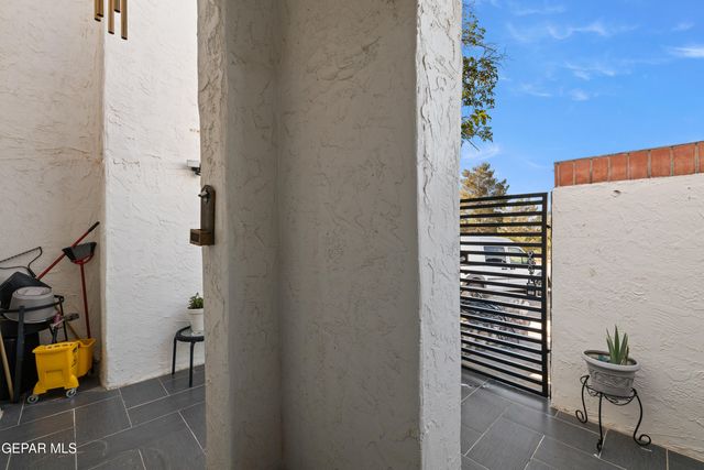 6201 ESCONDIDO Drive 7-C, El Paso, TX 79912