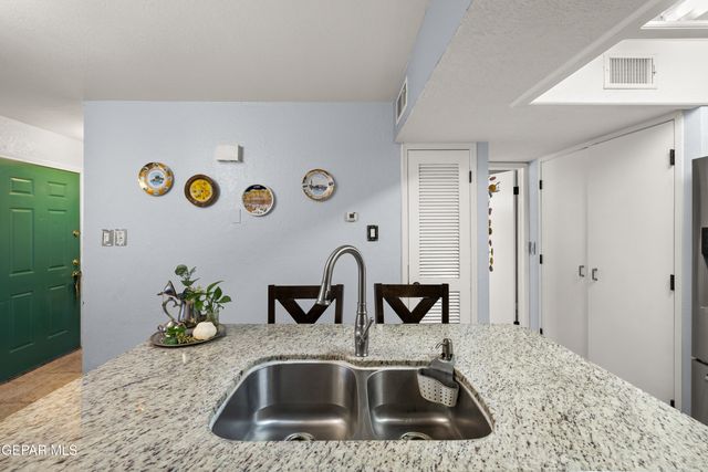 6201 ESCONDIDO Drive 7-C, El Paso, TX 79912