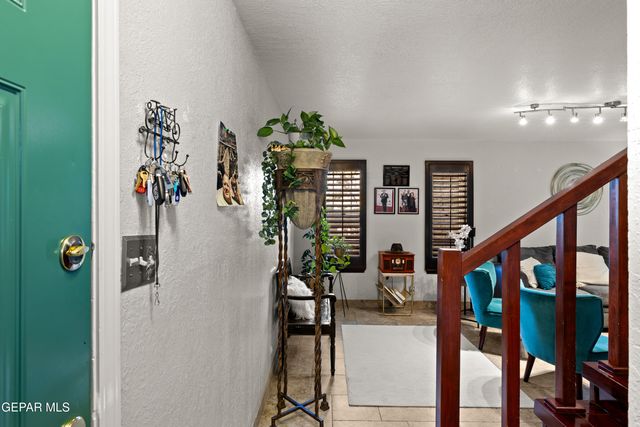 6201 ESCONDIDO Drive 7-C, El Paso, TX 79912