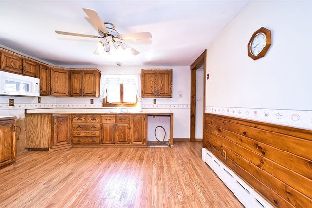 504 Russells Mills Rd, Dartmouth, MA 02748