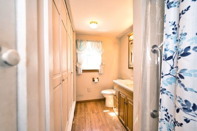 504 Russells Mills Rd, Dartmouth, MA 02748