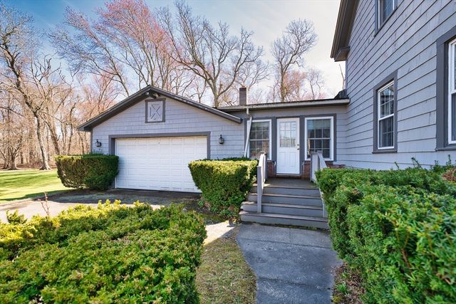 504 Russells Mills Rd, Dartmouth, MA 02748
