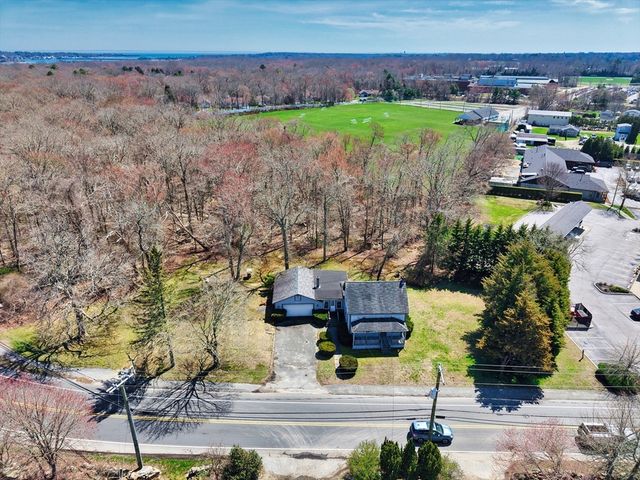 504 Russells Mills Rd, Dartmouth, MA 02748