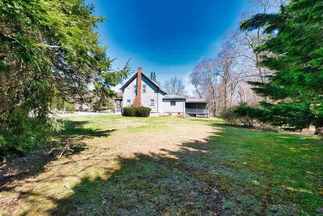 504 Russells Mills Rd, Dartmouth, MA 02748