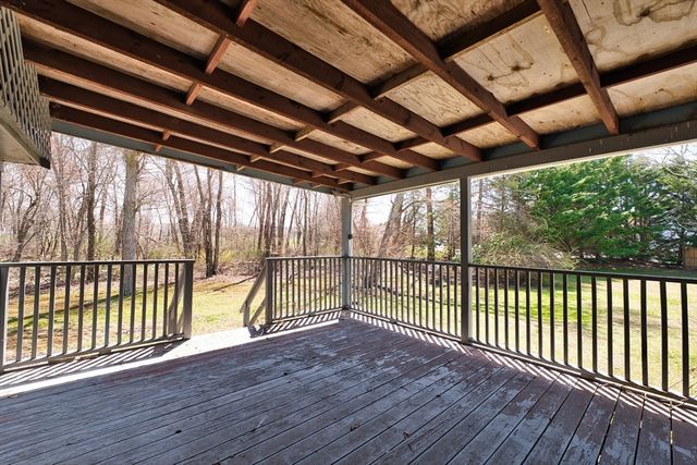 504 Russells Mills Rd, Dartmouth, MA 02748