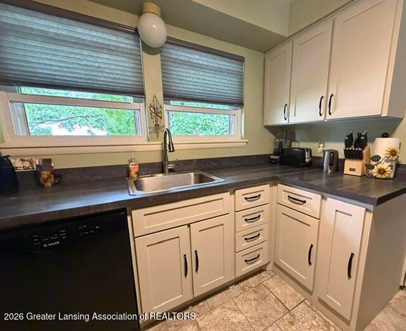 3628 Aragon Drive, Lansing, MI 48906