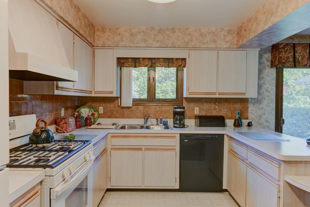 9617 White Oak Avenue, Munster, IN 46321