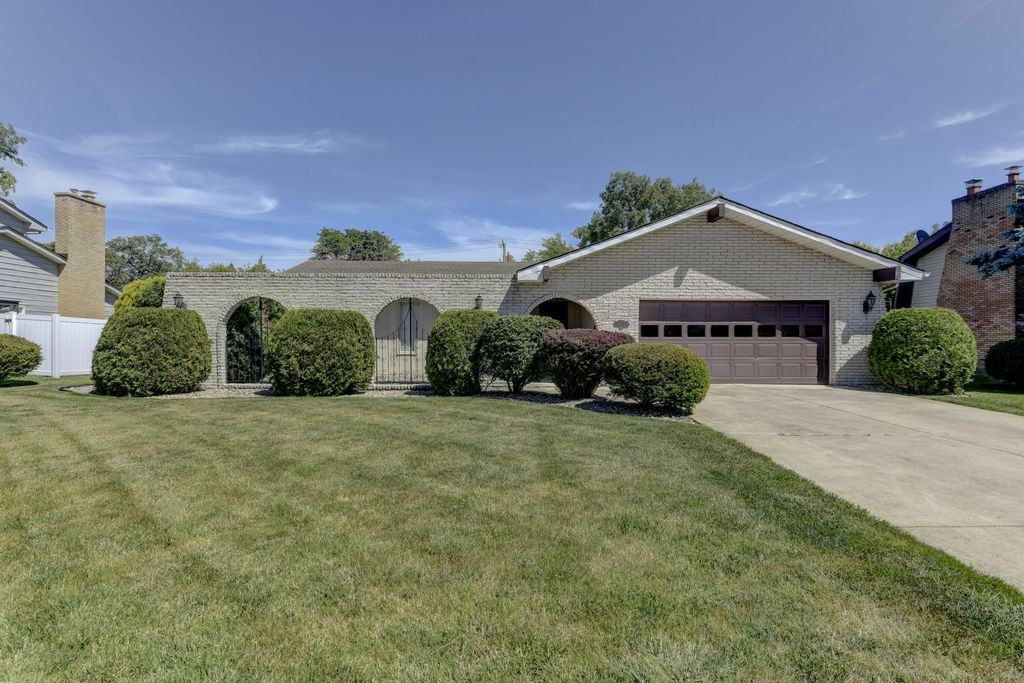 9617 White Oak Avenue, Munster, IN 46321