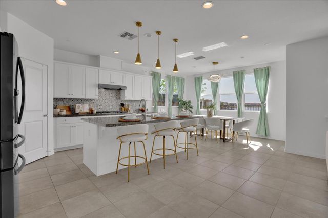 17562 Graceada Ln, Lathrop, CA 95330