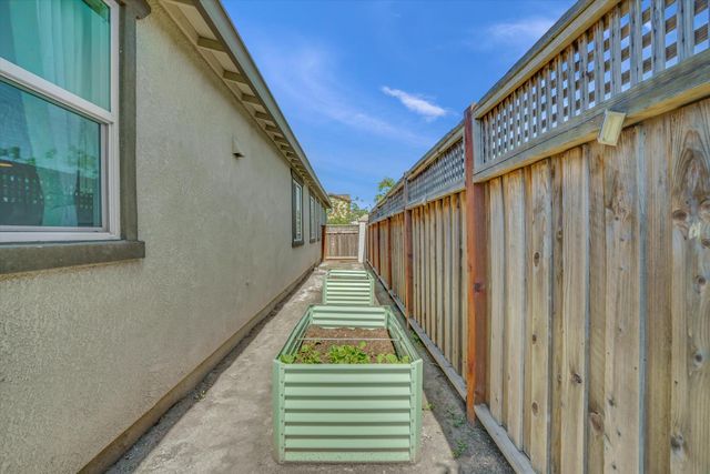 17562 Graceada Ln, Lathrop, CA 95330