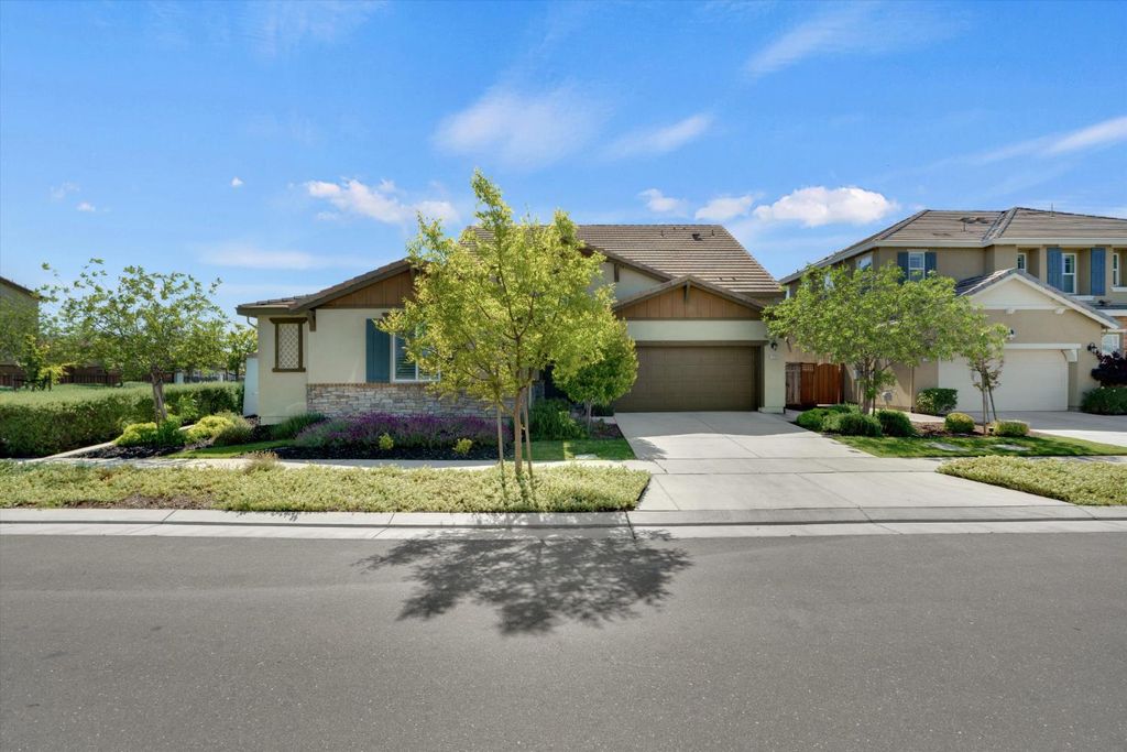 17562 Graceada Ln, Lathrop, CA 95330