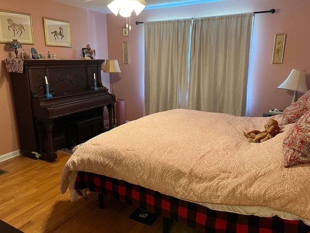 9 Daniel Dr, Oxford, MA 01537