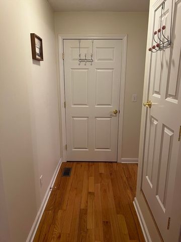 9 Daniel Dr, Oxford, MA 01537