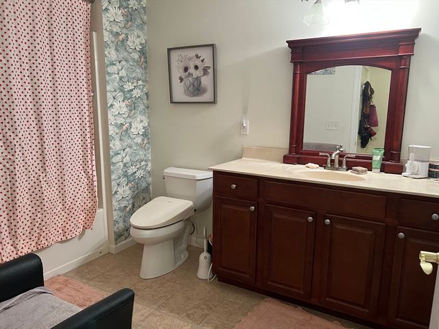 9 Daniel Dr, Oxford, MA 01537