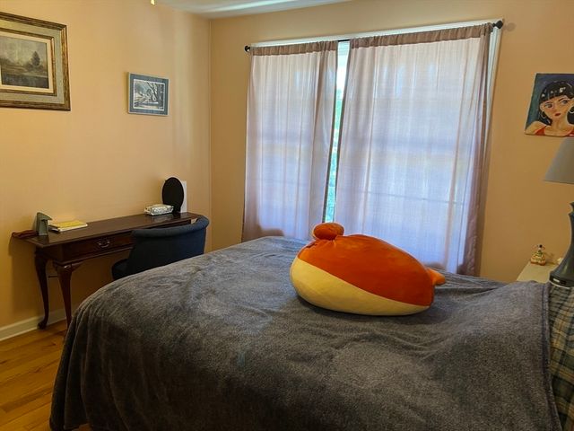9 Daniel Dr, Oxford, MA 01537